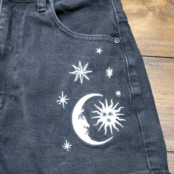Hot Topic Junior Black Celestial Shorts - Size 3 - Picture 2 of 7